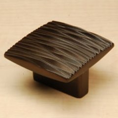 Dolce 1-1/4 Inch Center to Center Light Oil Rubbed Bronze Cabinet Pull Dolce 1-1/4 Inch Center to Center Light Oil Rubbed Bronze Cabinet Pull