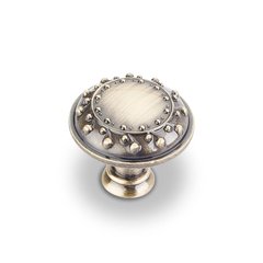 Venezia 1-1/4 Inch Diameter Antique Brass Cabinet Knob Venezia 1-1/4 Inch Diameter Antique Brass Cabinet Knob